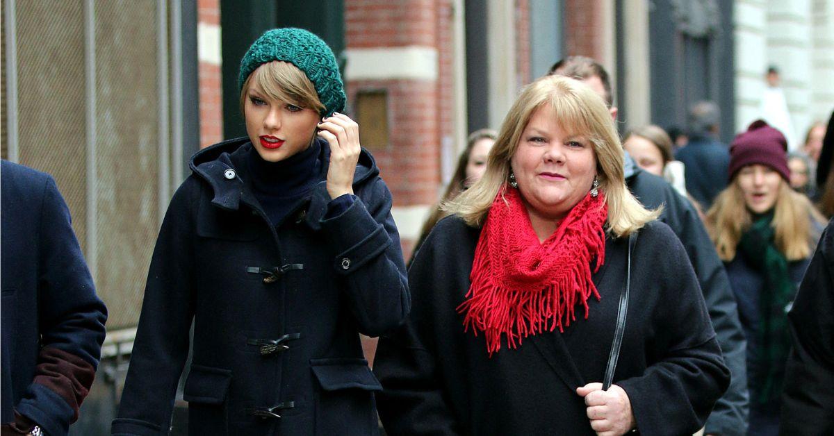 Photo of Taylor Swift and her mom Andrea.