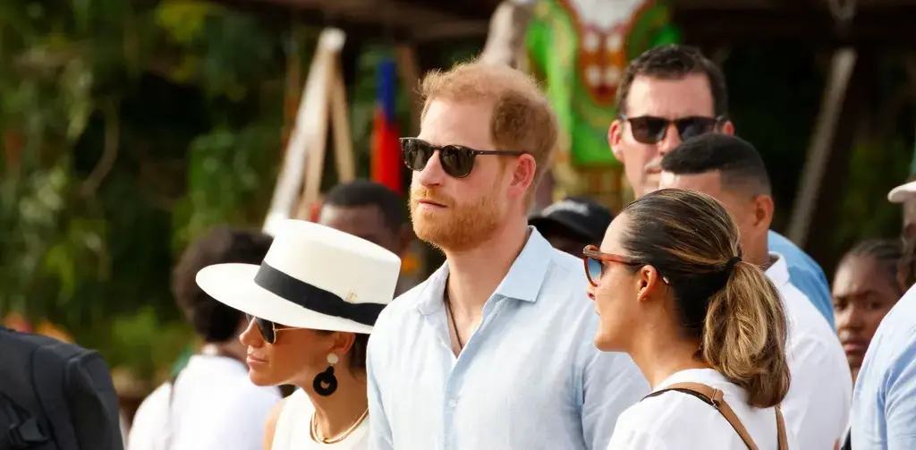 meghan markle husband prince harry dumped royal family closest friends