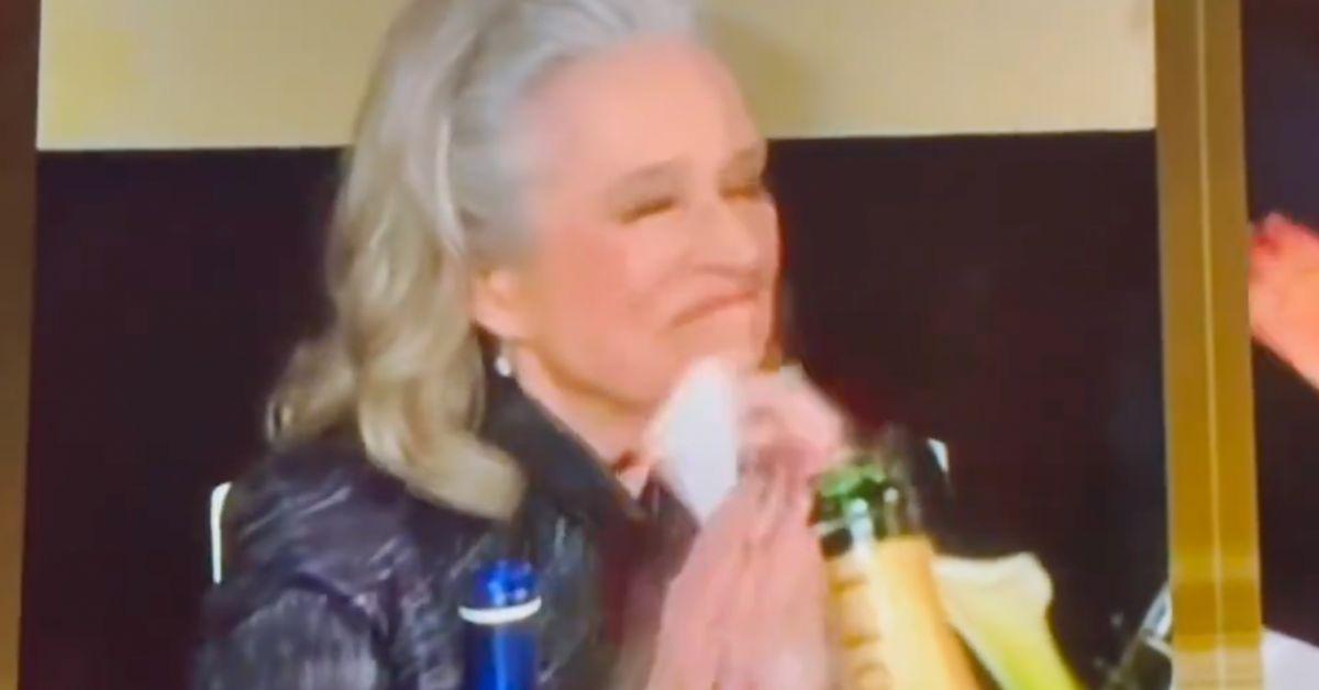 kathy bates golden globes rips up speech