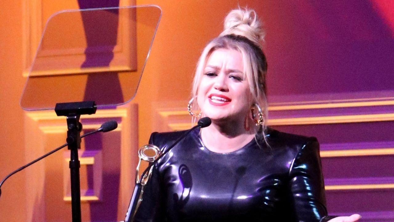 A photo of Kelly Clarkson