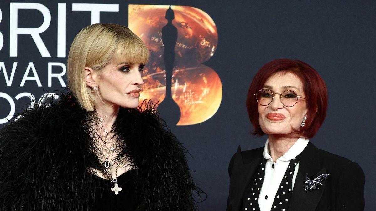 picture of Kelly Osbourne and Sharon Osbourne.