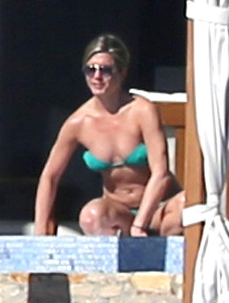 //jennifer aniston cabo bikini