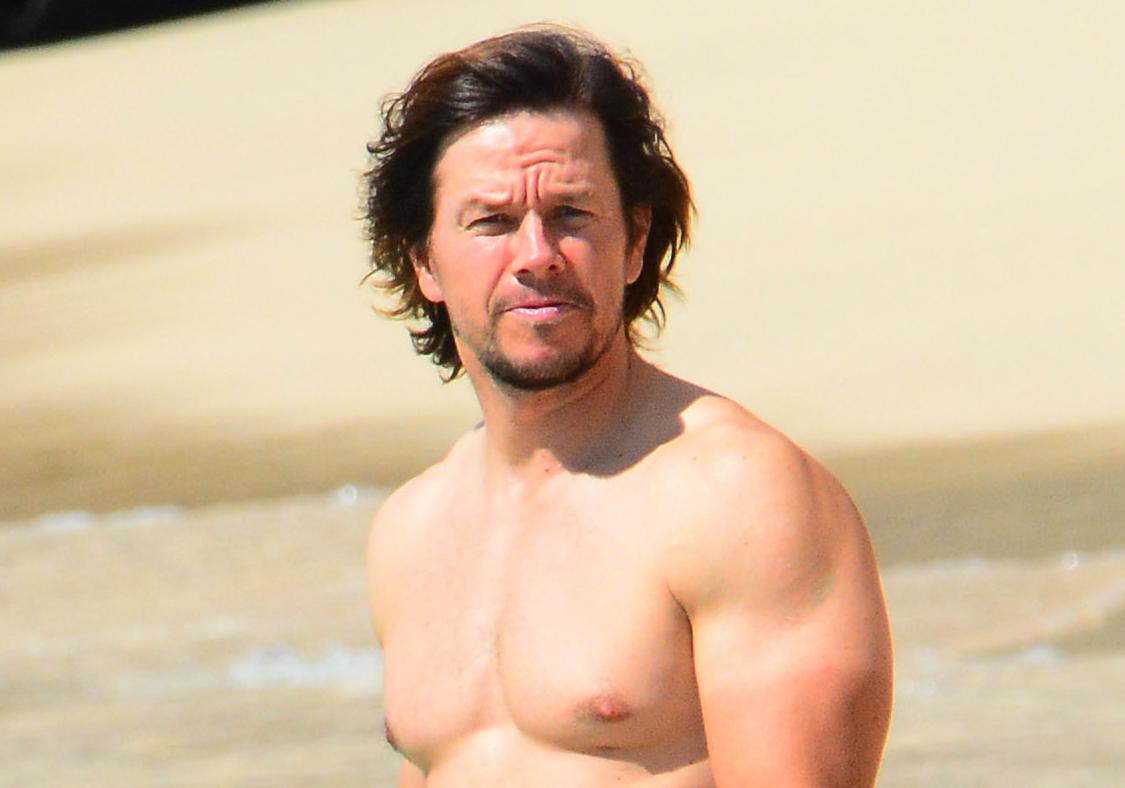 //mark whalberg shirtless abs muscles barbados pp