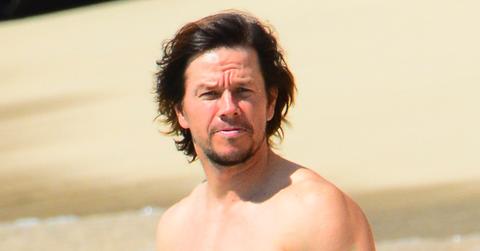 //mark whalberg shirtless abs muscles barbados pp