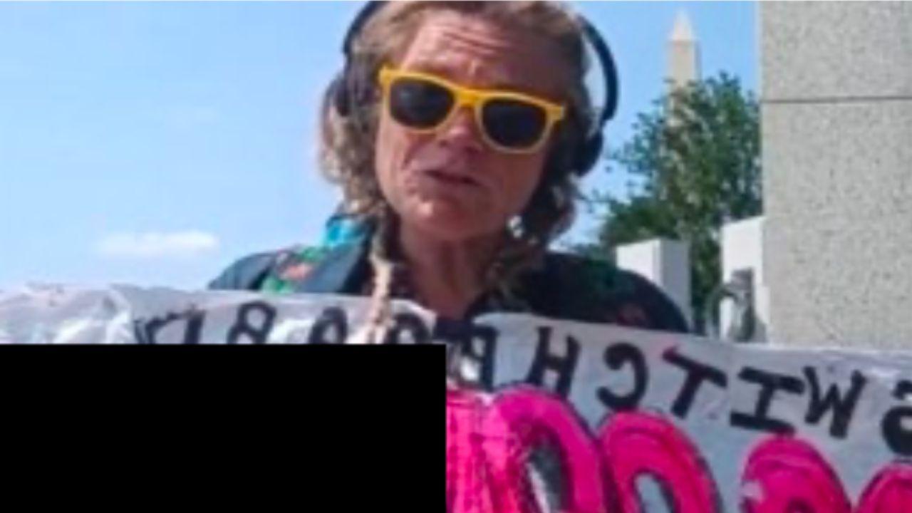 Melissa Farris during livestream