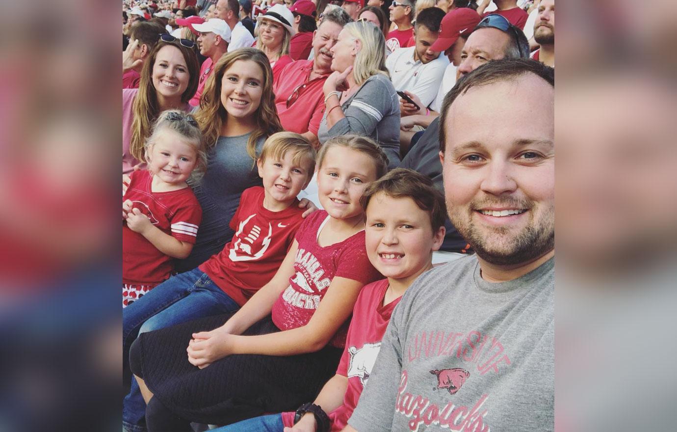 josh duggar jinger family fled arkansas child molestation scandal book porn arrest