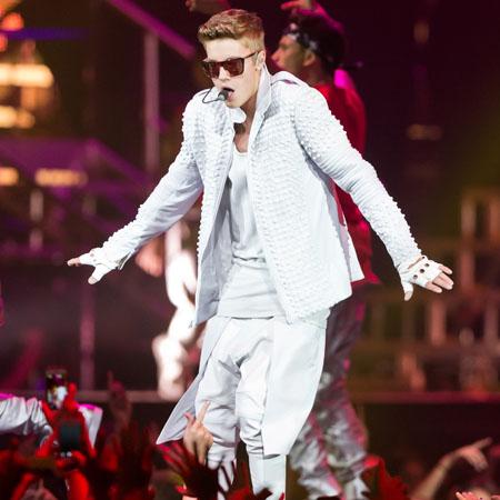 Bad Boy Bieber Parties Past 3:15 AM With Model, Angers Hotel Staff At ...