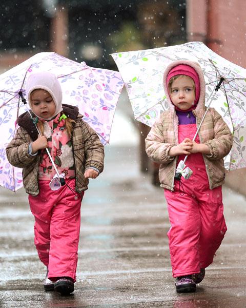 Marion And Tabitha Broderick Head To School With Nanny