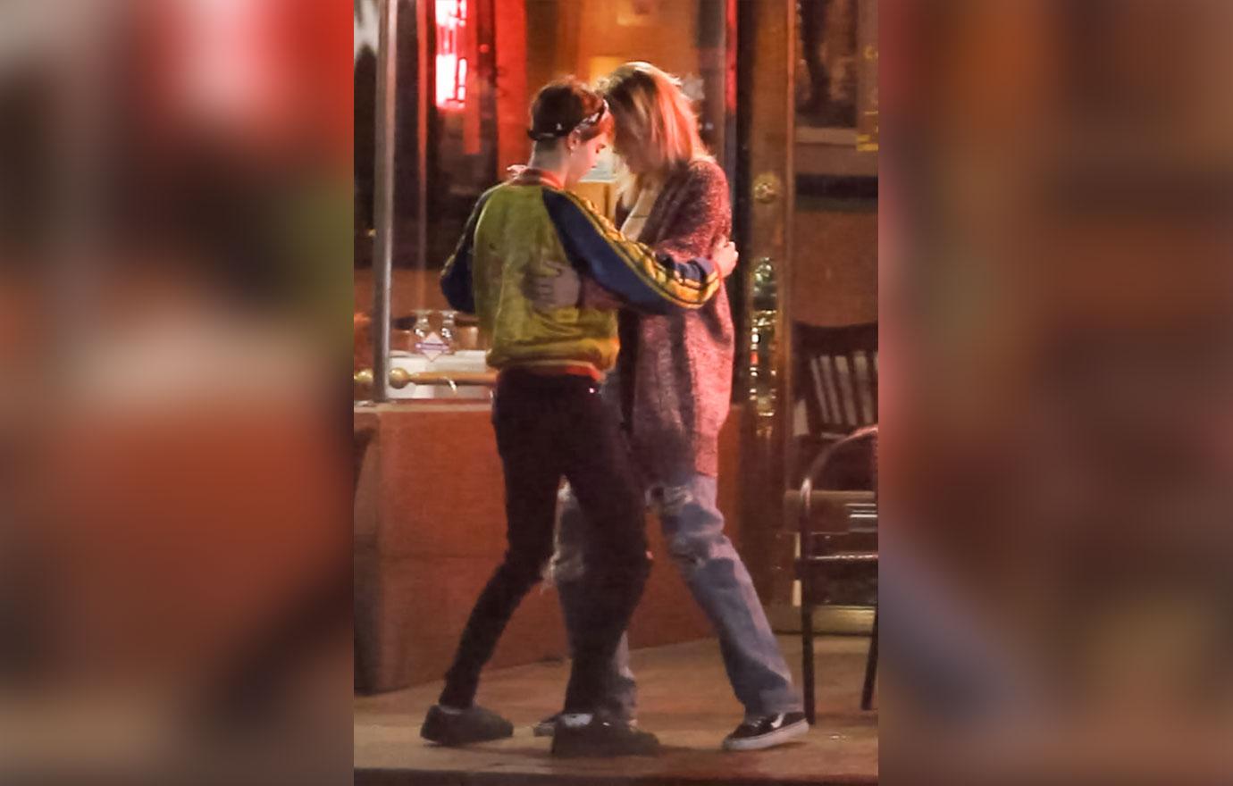 //cara delevingne paris jackson kiss