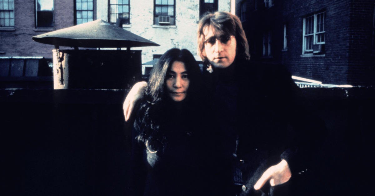Photo of John Lennon and Yoko Ono