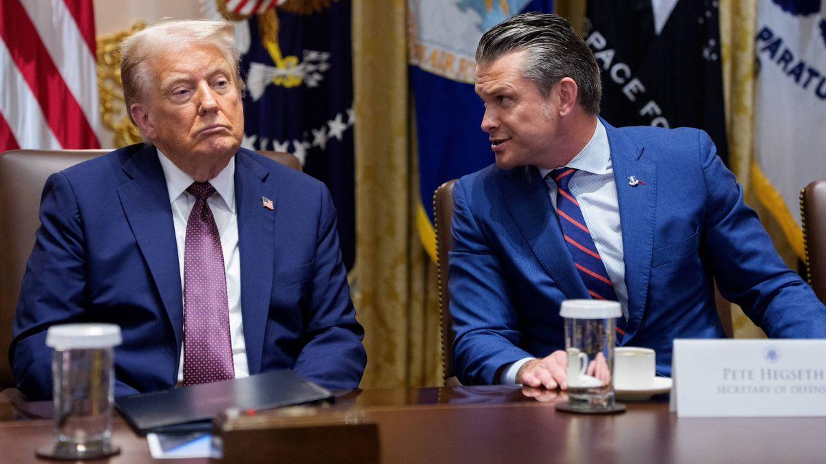 Photo of, Donald Trump Pete Hegseth