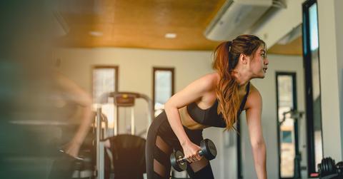 woman-using-dumbbell