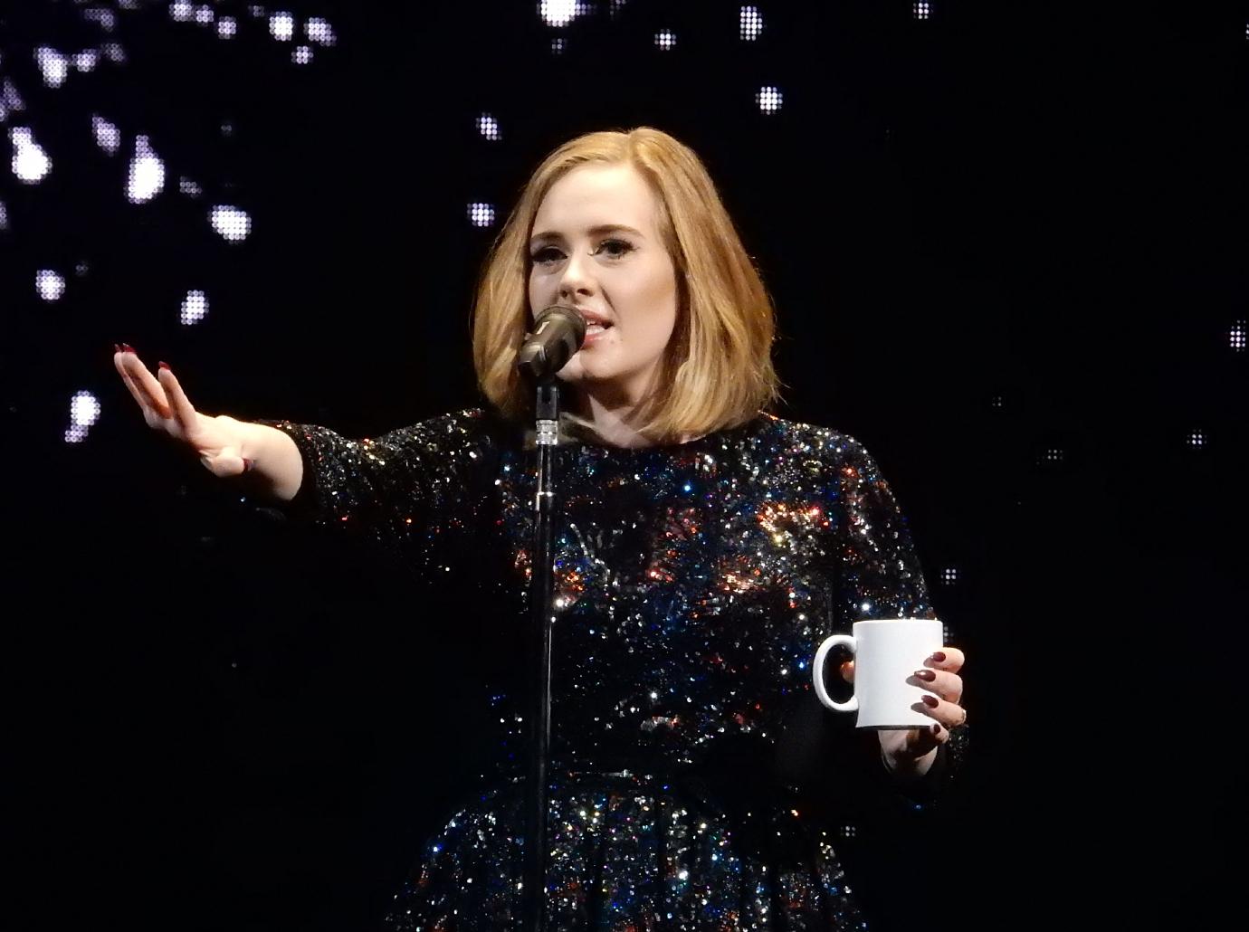 adele performing gallery pic