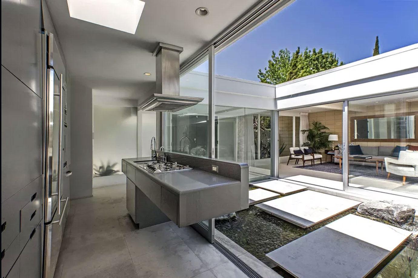 //fifty shades jamie dornan selling los angeles home