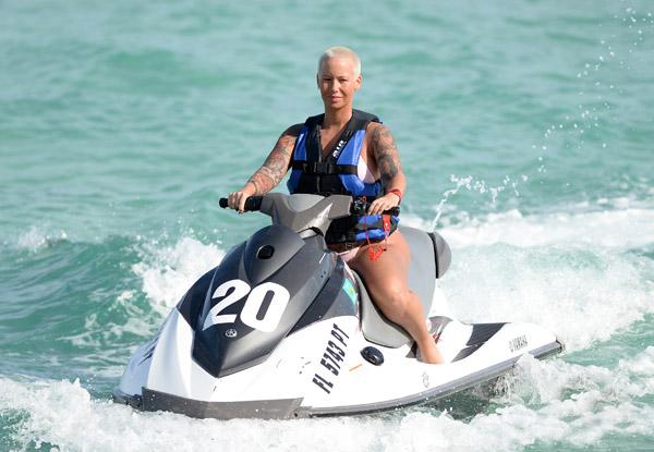 //amber rose string bikini miami pics