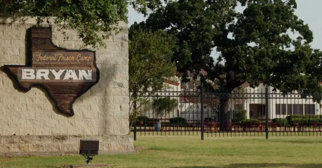 ghislaine maxwell low security wonderland prison life happier safer