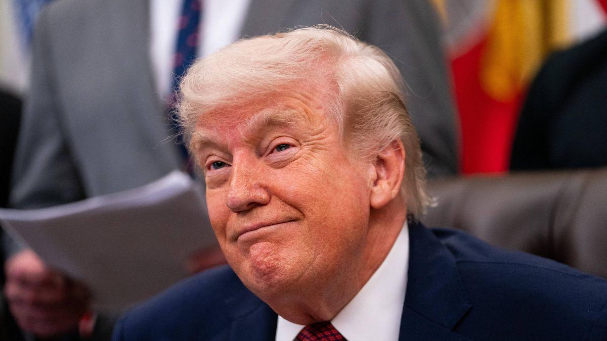 Trump Calls Female Reporter 'Such a Disgrace' in Heated Exchange