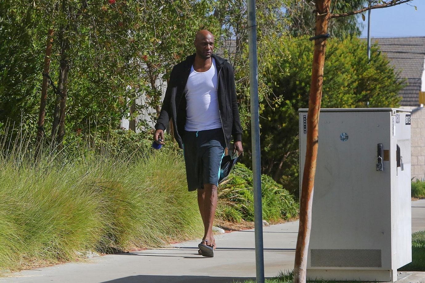 Lamar Odom buying alcohol before collapse