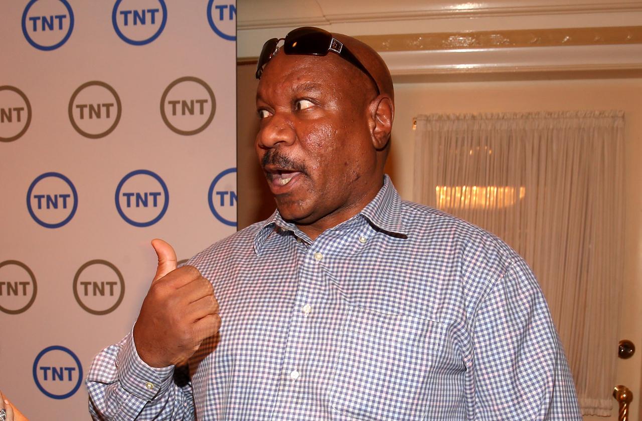 //ving rhames held at gunpoint by cops inside his own home pp