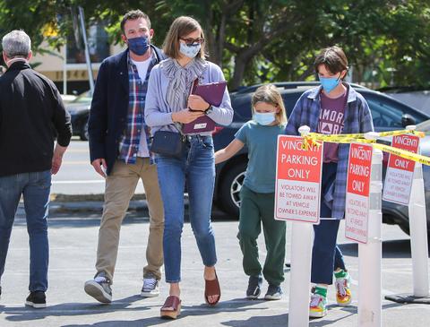 ben affleck daughter violet driving photos jennifer lopez met gala