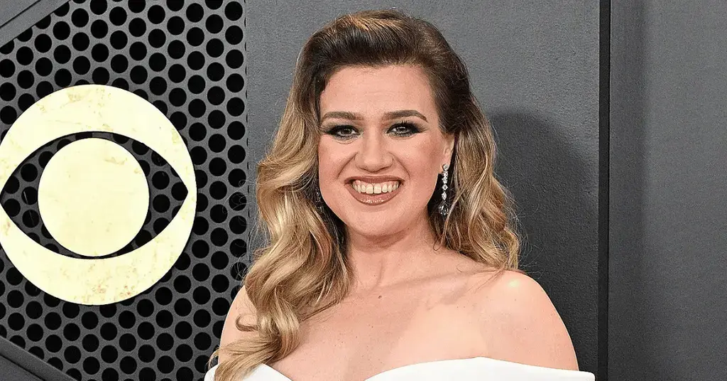 kelly clarkson career dead talk show vegas residency showbiz comeback