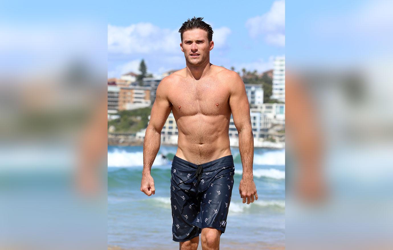 //scott eastwood shirtless bondi beach swimming