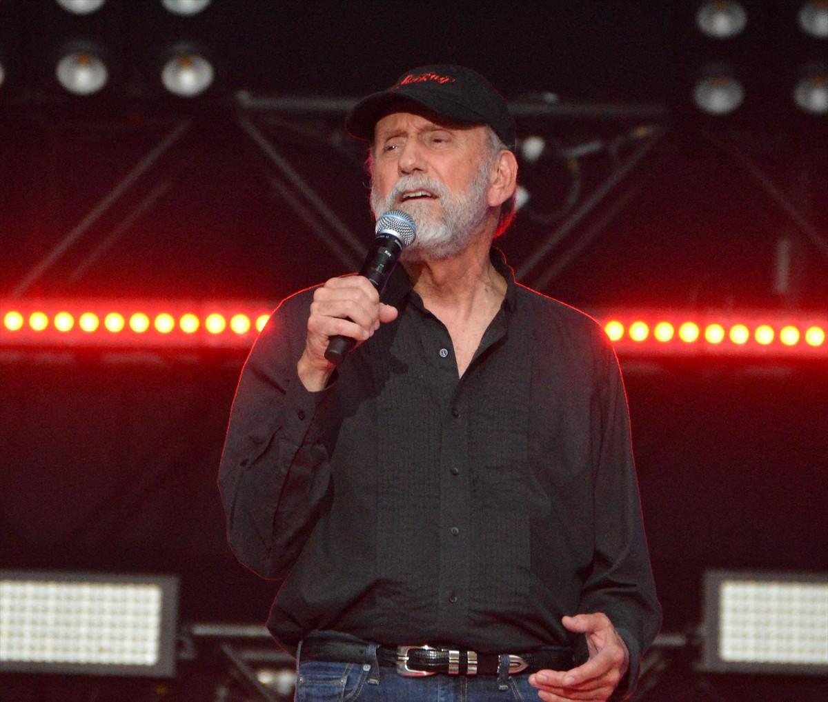 Doctors said Ray Stevens is recovering at home after suffering a broken neck in a fall.