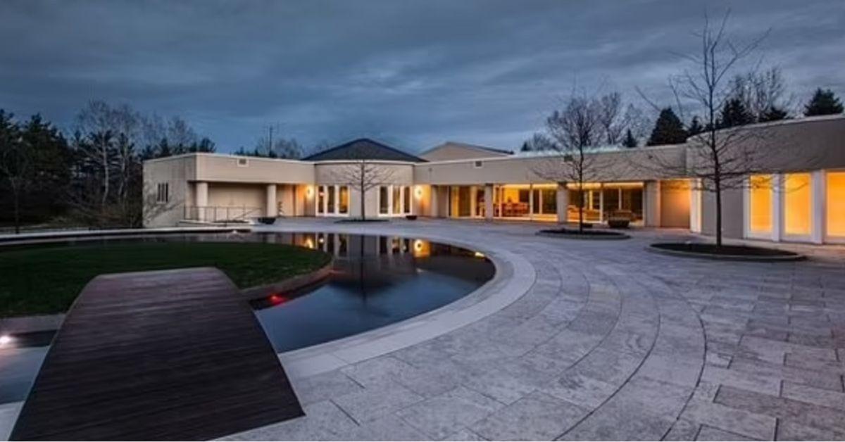 nba basketball icon michael jordan sells chicago mansion humiliating price cut