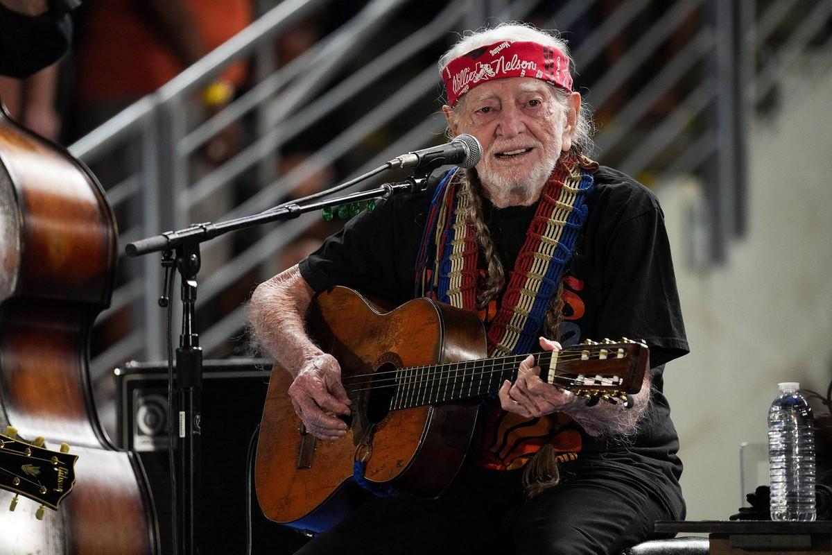 Willie Nelson admitted breathing has become more difficult years after battling emphysema, COVID-19 and chronic obstructive pulmonary disease.