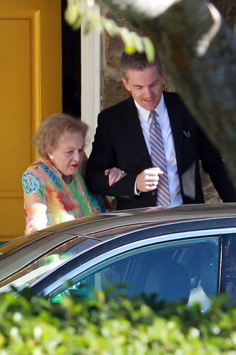 //betty white dying claims birthday