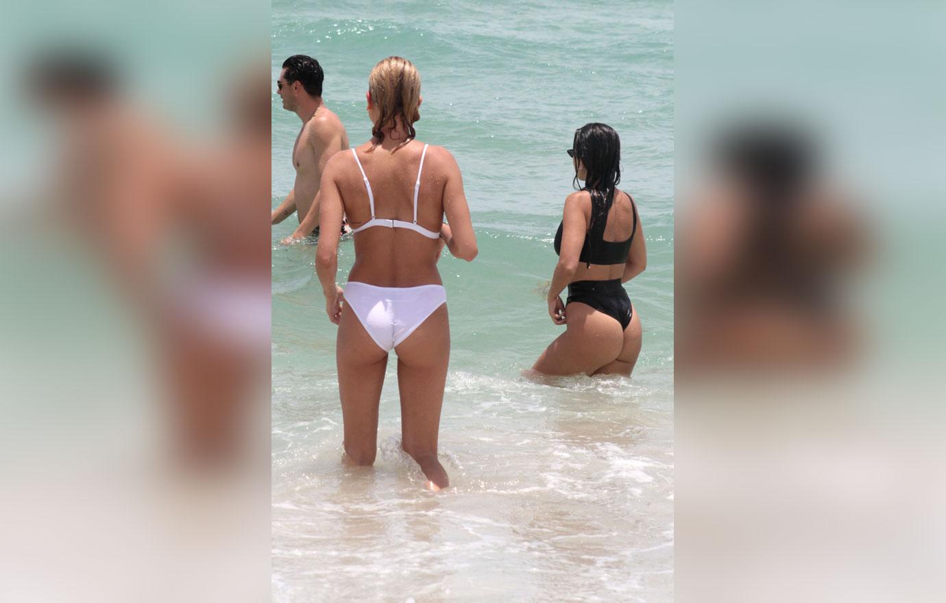 Kourtney Kardashian Bikini Wedgie Camel Toe Pics