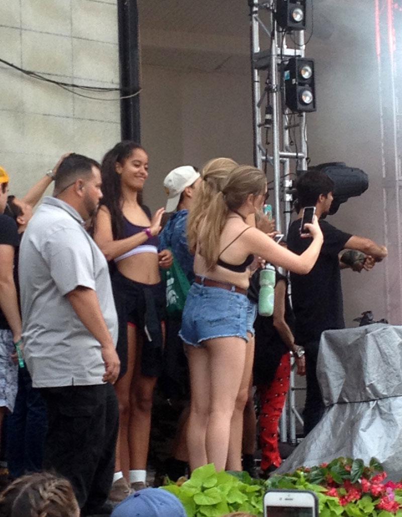 malia obama partying lollapalooza skips dnc crop top pics