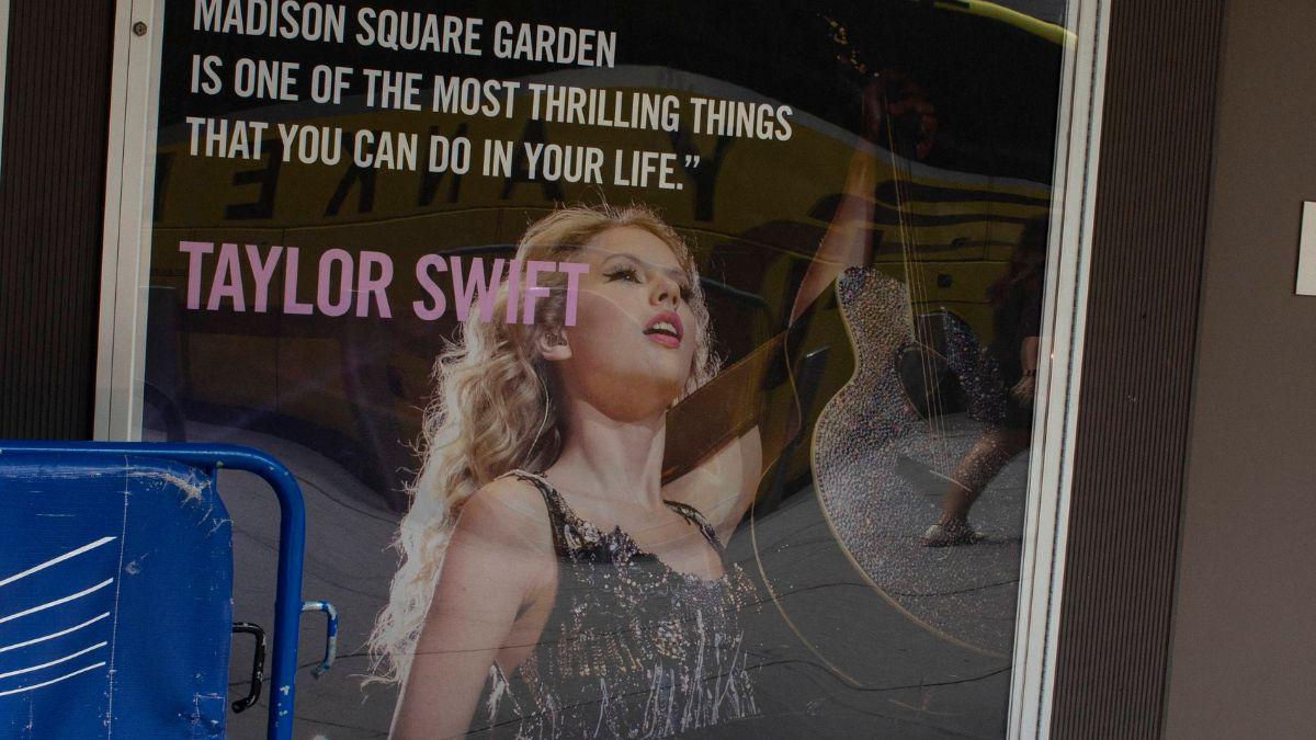 Among their 1,000-person guest list are said to be many major celebrities.