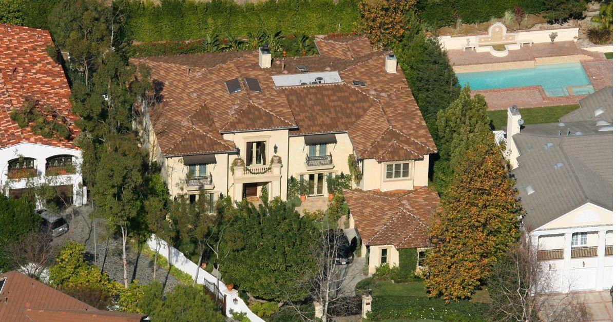 britney spears sells paparazzi proof mansion meltdown millions money problems