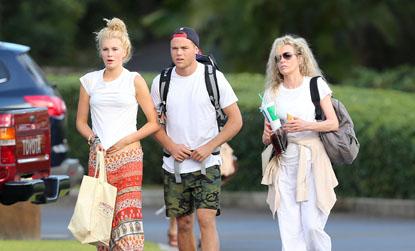 //kim bassinger birthday ireland baldwin hawaii _ _