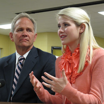 //elizabeth smart talks missing woman