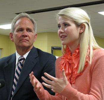 //elizabeth smart talks missing woman