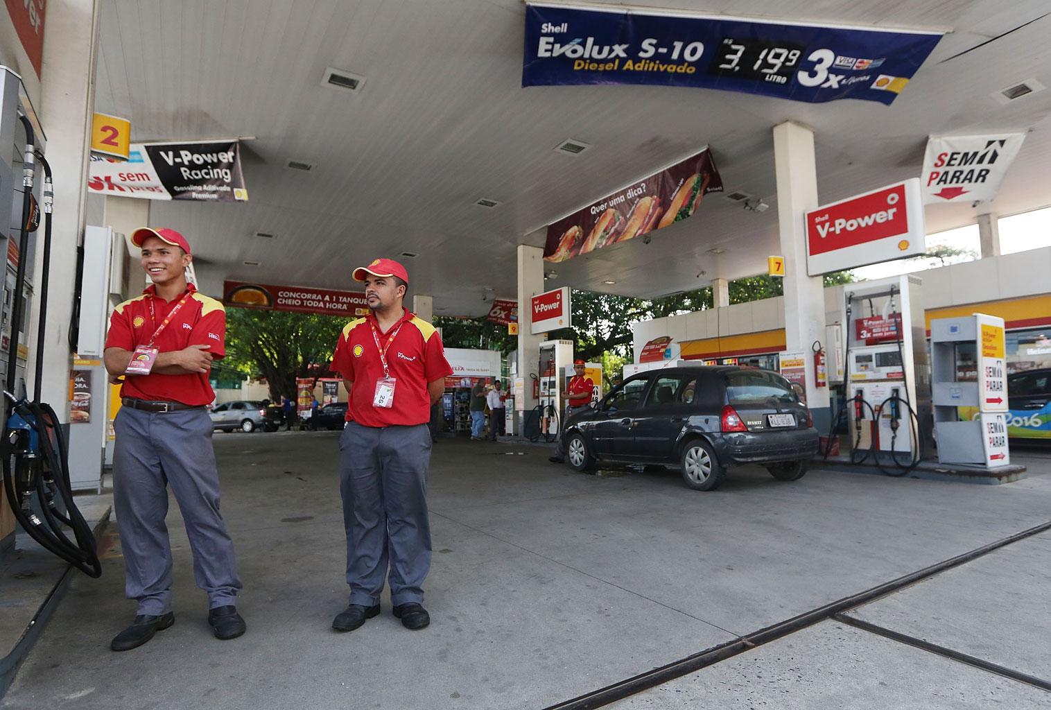 Ryan Lochte Gunpoint Robbery Scandal Gas Station Crime Scene