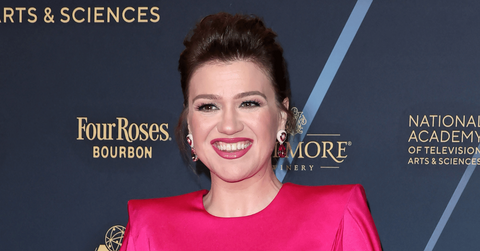 Photo of Kelly Clarkson