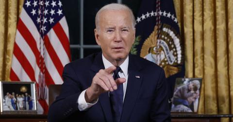 joe biden read teleprompter instructions aloud oval office address