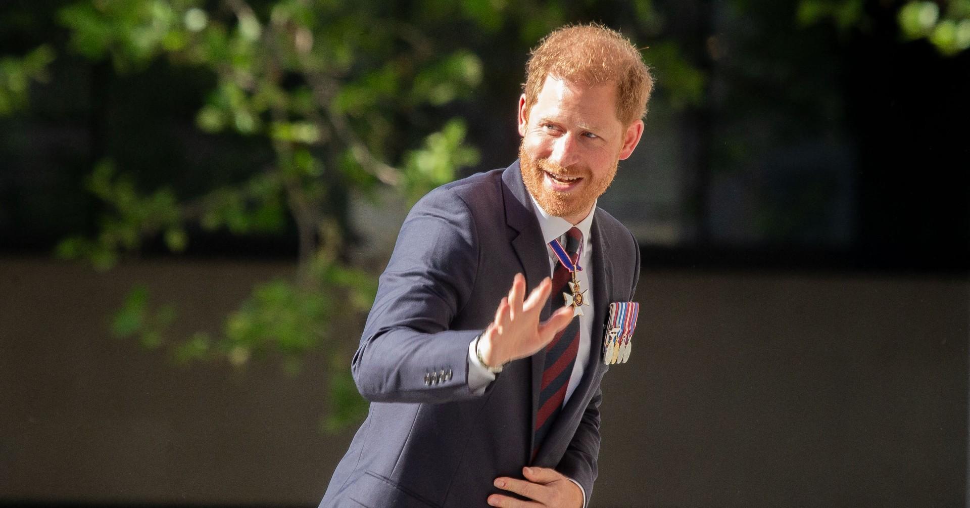 self exiled prince harry sad battle return royal family tail between legs