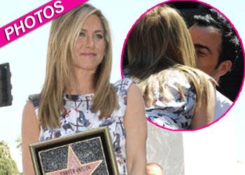 //jennifer aniston star walk fame splash wenn