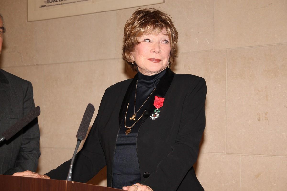 Shirley MacLaine filmed 'Around the World in 80 Days' while pregnant and suffering severe morning sickness.