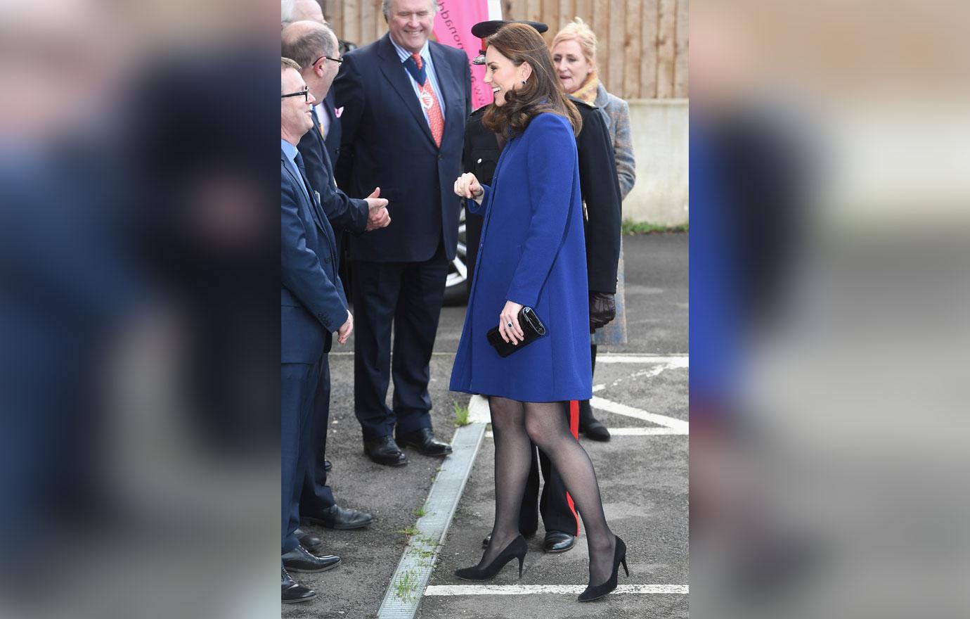 //Kate Middleton pregnant baby bump photos