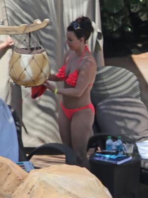 //britney spears is keeping up with kim shows off banging booty in bright pink bikini