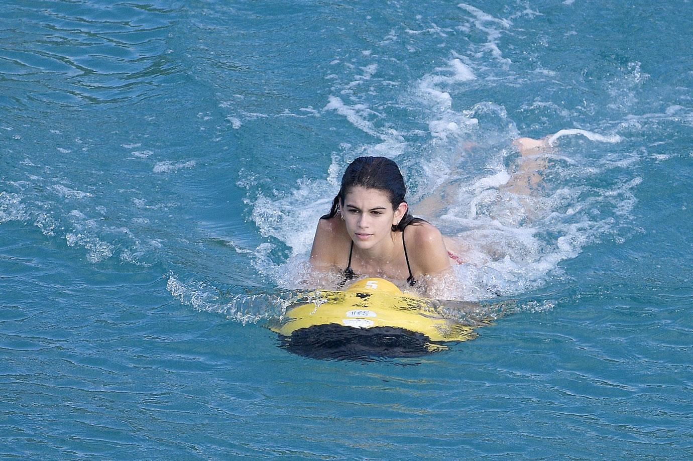 //kaia gerber bikini france