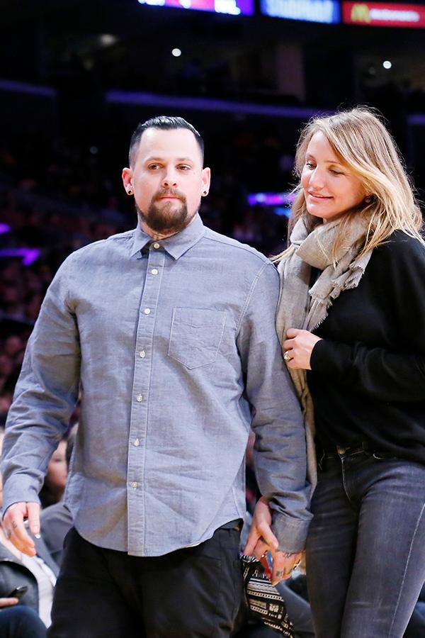 //cameron diaz benji madden kissing lakers game