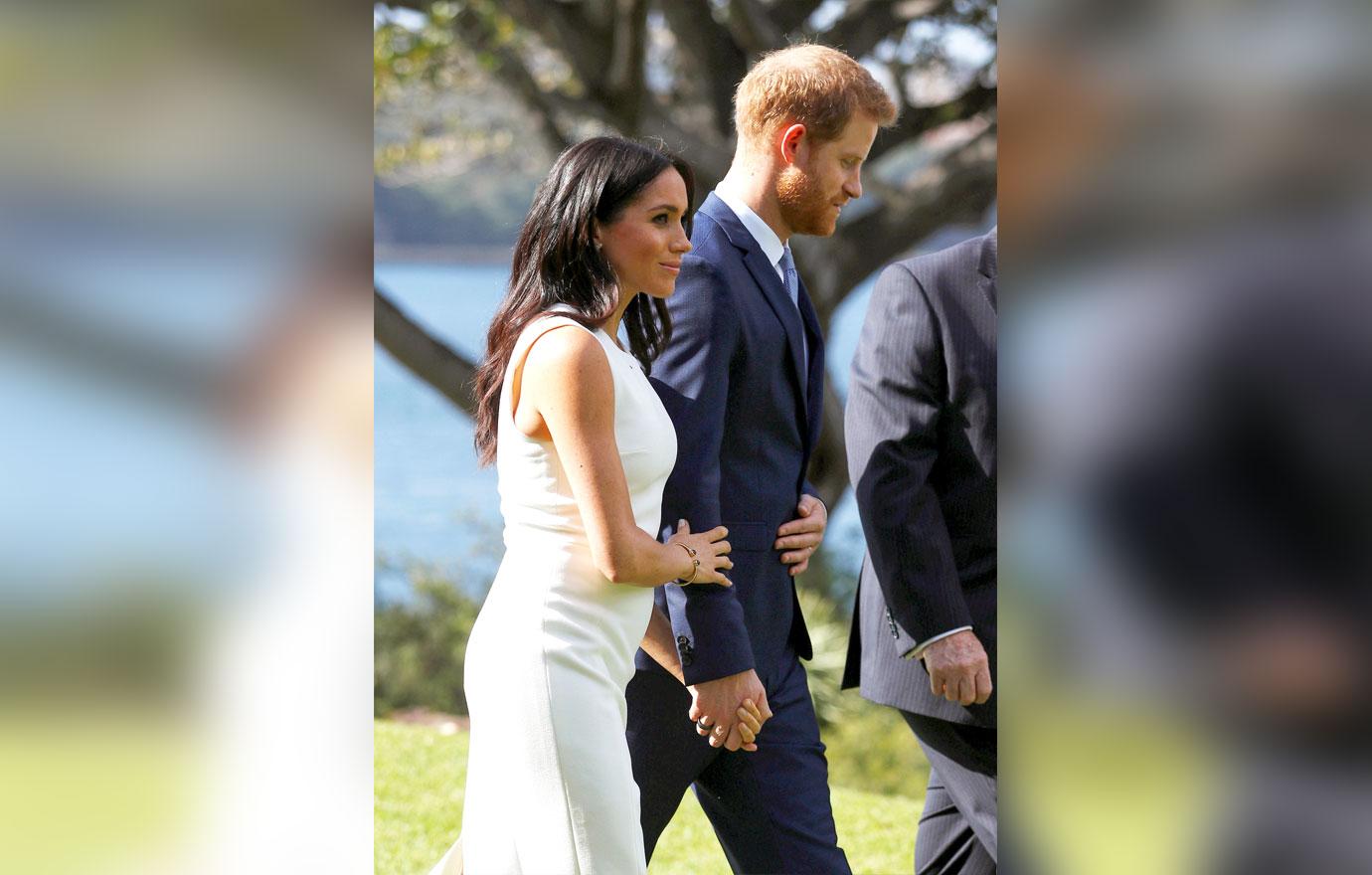 //meghan markle pregnant baby bump australia