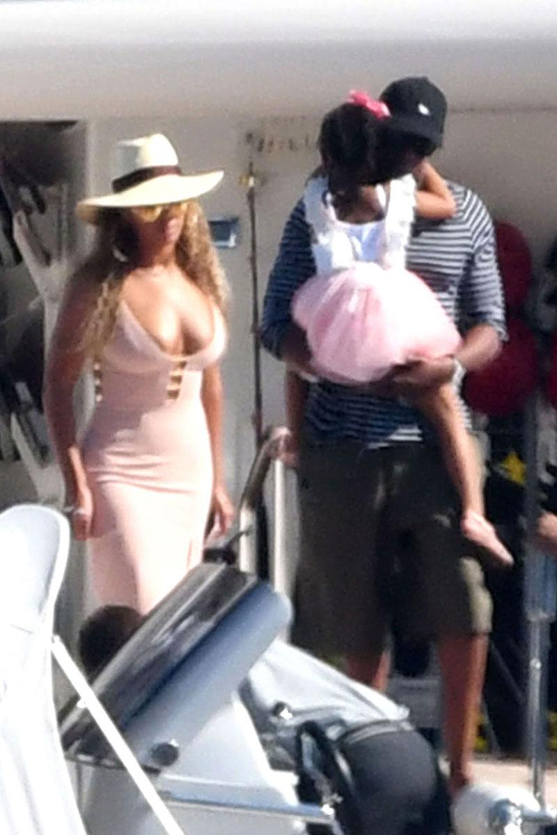 beyonce bikini belly cover up yacht italy