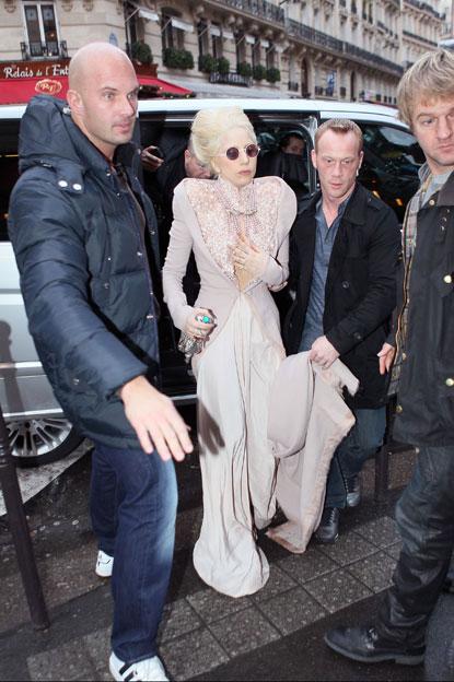 Photos Lady Gaga Gets Groped By Female Fan